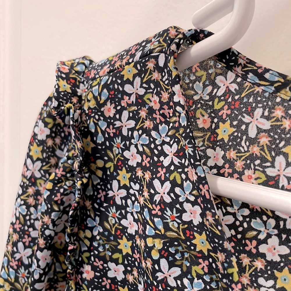 Loft blouse! - Picture 6 of 6